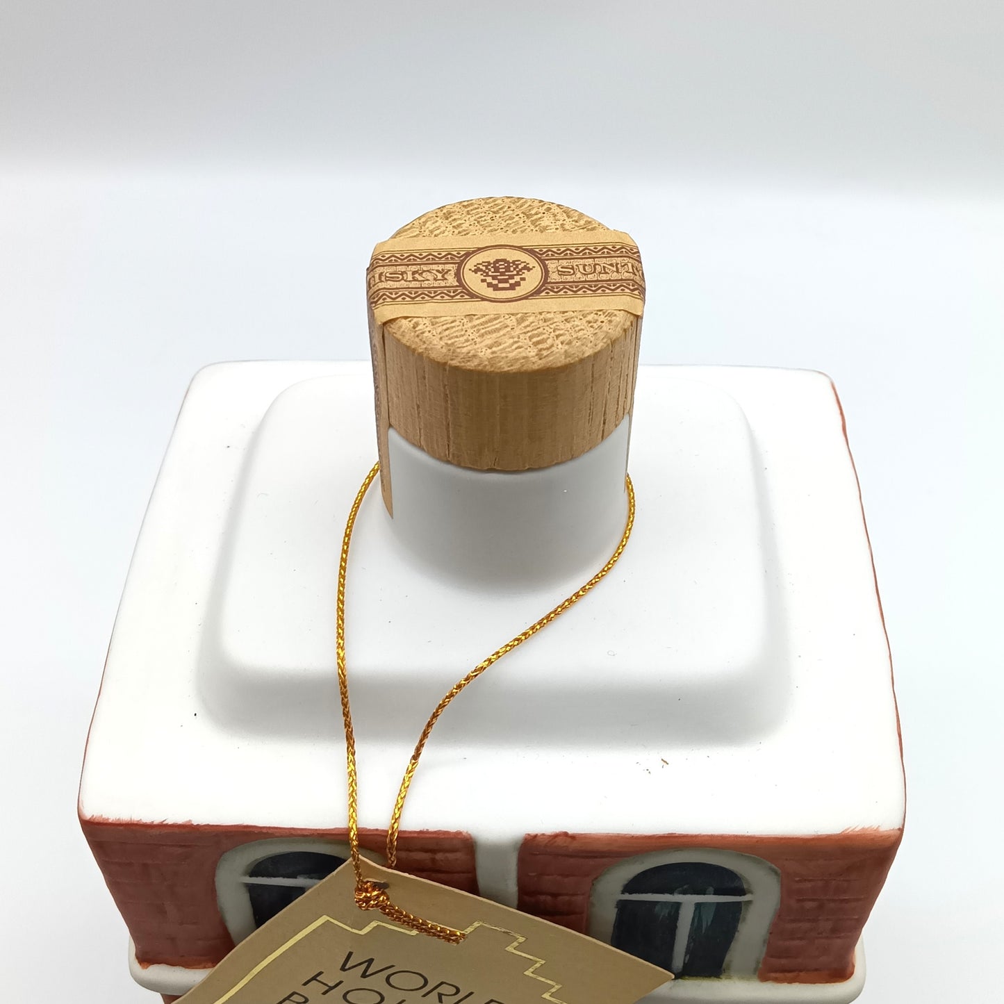 サントリー ウイスキー 響 ワールドハウスボトル オランダ 91‘洋酒頒布会 SUNTORY WHISKY HIBIKI WORLD HOUSE BOTTLE 陶器ボトル 43% 600ml 箱無し